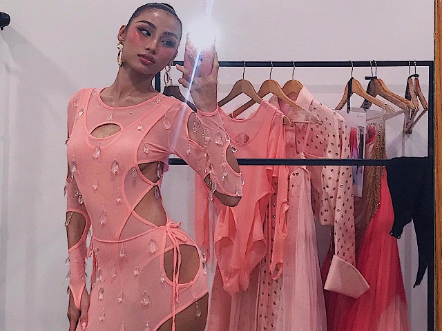 Đường cong giòn tan của Người đẹp biển khiến vẻ đẹp của HHen Niê phải dè chừng