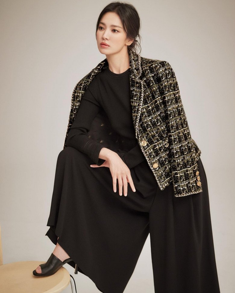 Bà hoàng amp;#34;cháy hàngamp;#34; Song Hye Kyo dự báo xu hướng thời trang Thu Đông, dân công sở bắt trend còn kịp - 8