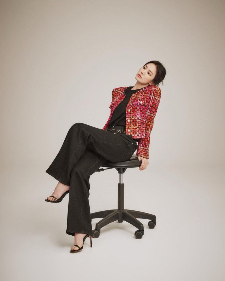 Bà hoàng amp;#34;cháy hàngamp;#34; Song Hye Kyo dự báo xu hướng thời trang Thu Đông, dân công sở bắt trend còn kịp - 7