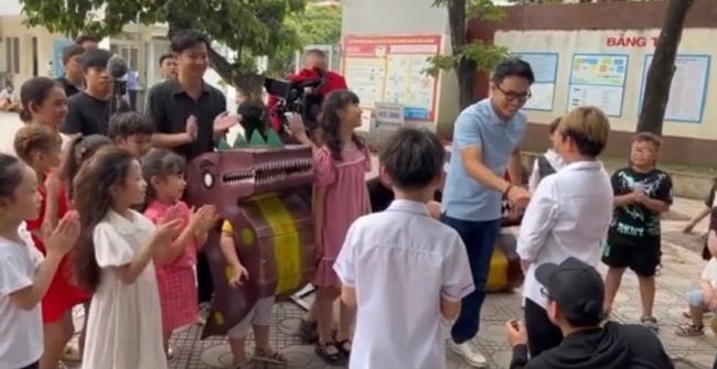 Những cảnh Thương Ngày Nắng Về có Hồng Đăng bị cắt sóng: Đức hóa khủng long bảo vệ con gái, ngọt ngào hôn Khánh - 7