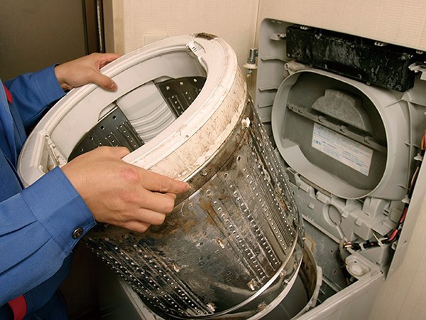 Máy giặt sử dụng lâu ngày nhiều vi khuẩn như bồn cầu, hãy đổ thứ này vào là máy sẽ sạch như mới - 1