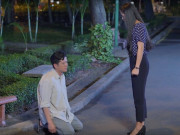 Làm vợ - Chồng cũ quỳ gối van xin tái hôn, người phụ nữ nói 1 câu khiến anh ta ôm mặt khóc