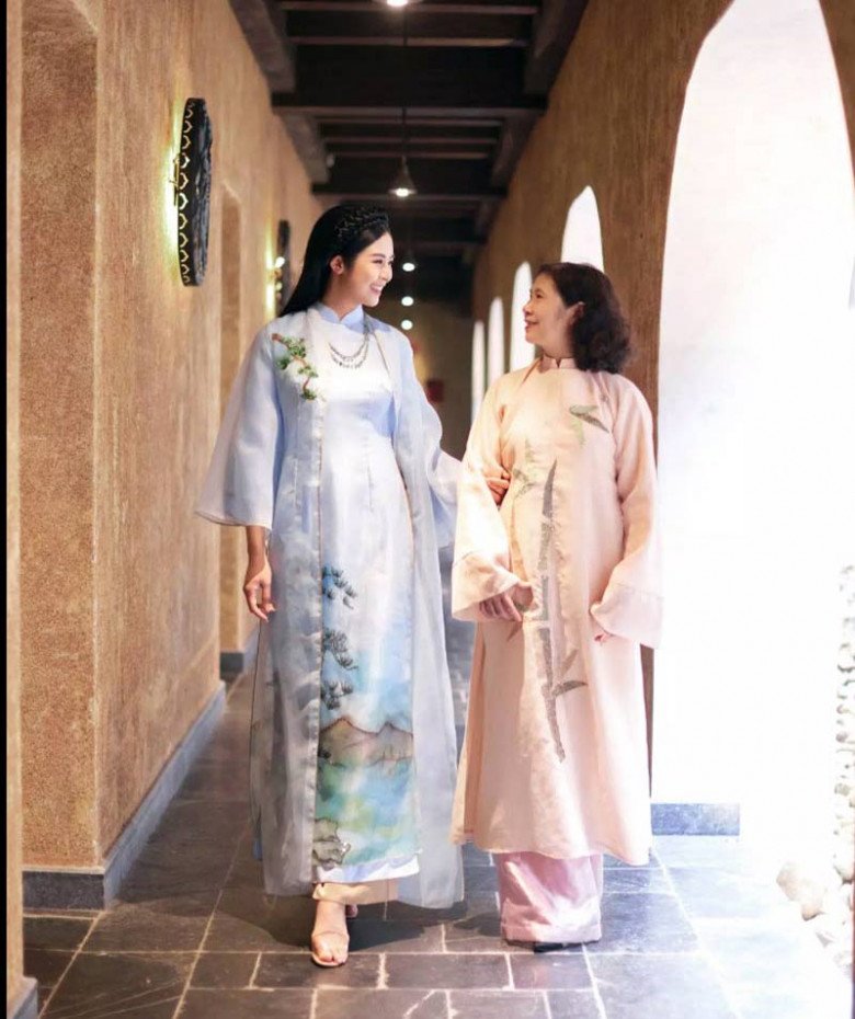 Ngỡ ngàng trước phong cách diện áo dài đẳng cấp của mẹ ruột Hoa hậu Ngọc Hân - 7