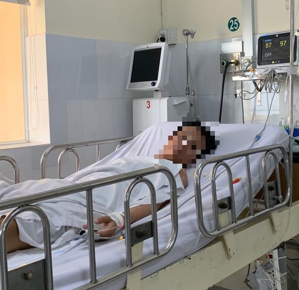 1 sinh viên đang được điều trị tại bệnh viện. Ảnh: VTC News