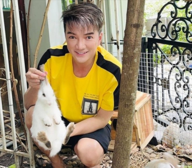 Cuộc sống thôn quê, thích chăn nuôi của sao Việt: Kim Tiểu Long nuôi vịt, Mr.Đàm nuôi gà cảnh - 6