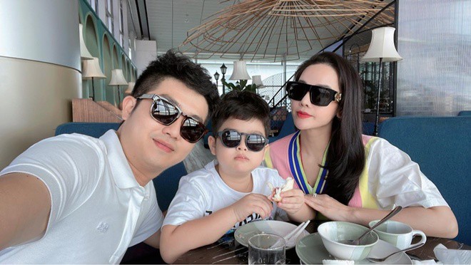 Nhật Kim Anh và chồng cũ dẫn con trai Bửu Long đi du lịch nước ngoài, cư dân mạng đồng loạt mong cả hai tái hợp như xưa.