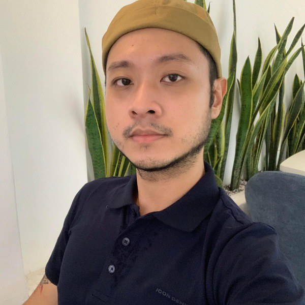 TikToker Cô gái có râu