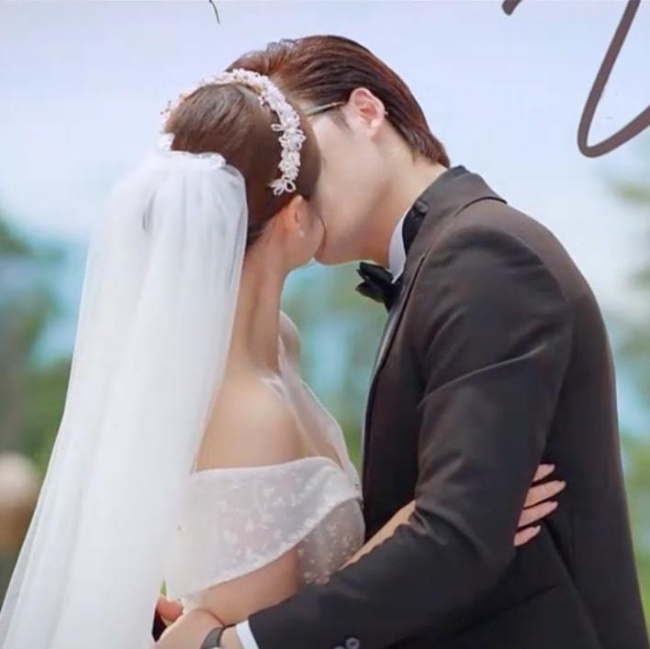 Nụ hôn màn ảnh khiến khán giả tan chảy.