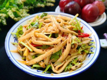 Xào nấm mãi cũng chán, đem làm nộm chay kiểu này vừa giòn thơm lại ngon hơn cả thịt