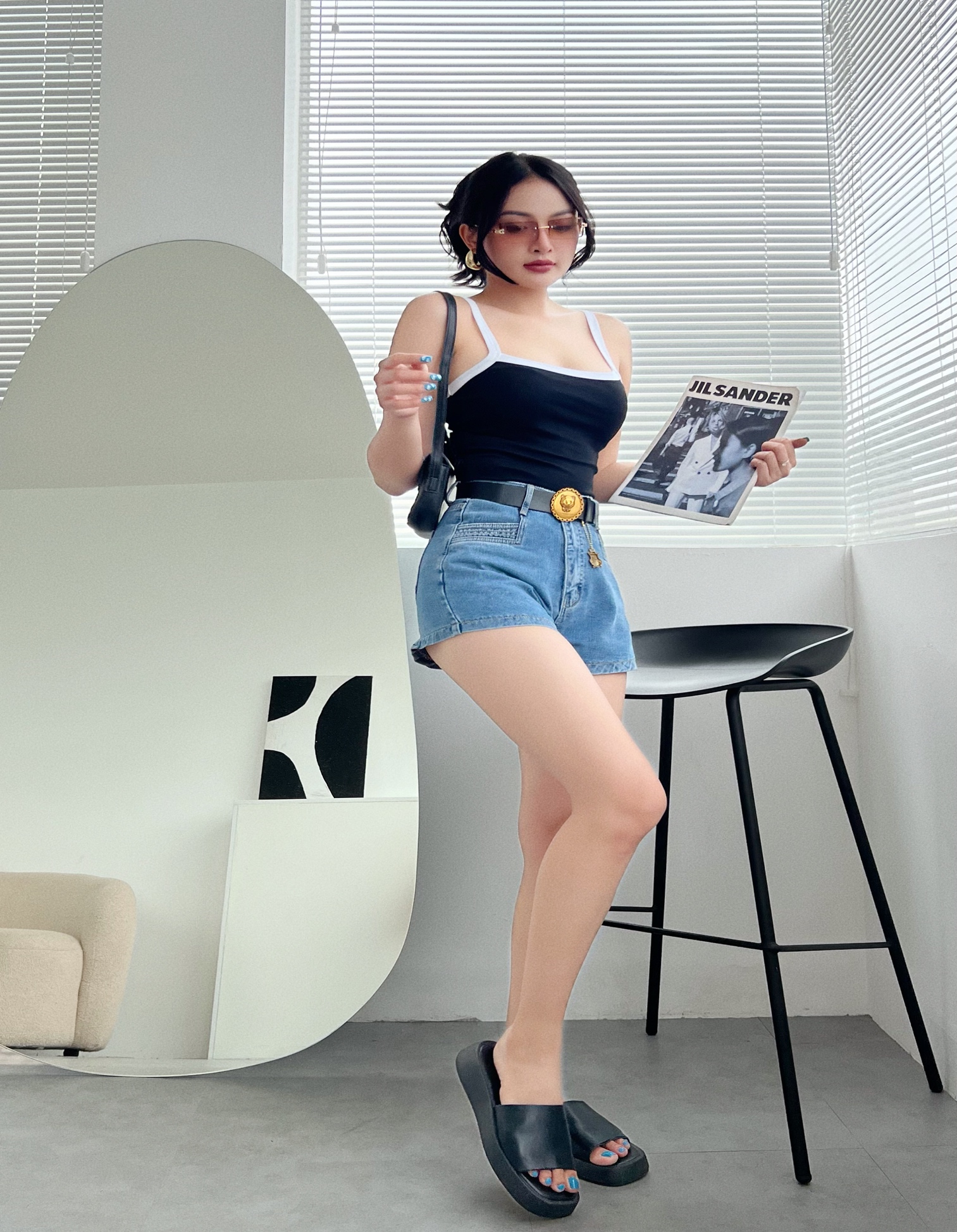 Khoe dáng cực chất với thun cotton tạo nên vẻ đẹp hút hồn người đối diện, trang phục tạo nên cá tính hiện đại. Đặc biệt phù hợp khi đi du lịch hay đi cafe, ăn uống cùng với bạn bè.