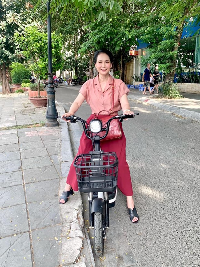 Mẹ Đức (Thương Ngày Nắng Về): Ngoài đời là mẹ chồng amp;#34;rất khônamp;#34;, có mối tình hơn 30 năm với người đàn ông amp;#34;kiệm lời yêuamp;#34; - 7