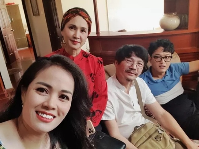 Mẹ Đức (Thương Ngày Nắng Về): Ngoài đời là mẹ chồng amp;#34;rất khônamp;#34;, có mối tình hơn 30 năm với người đàn ông amp;#34;kiệm lời yêuamp;#34; - 2