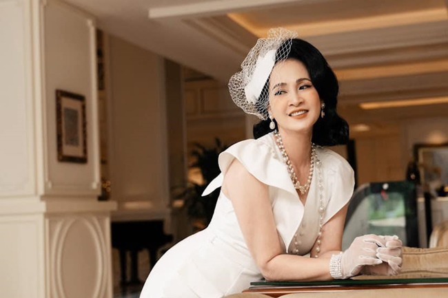 Mẹ Đức (Thương Ngày Nắng Về): Ngoài đời là mẹ chồng amp;#34;rất khônamp;#34;, có mối tình hơn 30 năm với người đàn ông amp;#34;kiệm lời yêuamp;#34; - 8