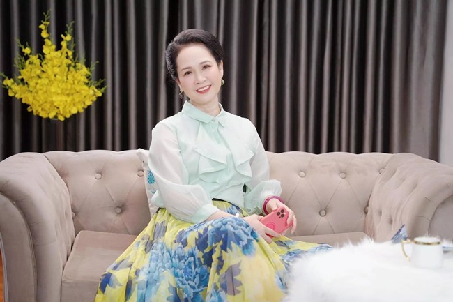 Mẹ Đức (Thương Ngày Nắng Về): Ngoài đời là mẹ chồng amp;#34;rất khônamp;#34;, có mối tình hơn 30 năm với người đàn ông amp;#34;kiệm lời yêuamp;#34; - 9