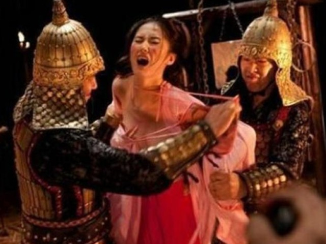Hình phạt thời xưa khiến phụ nữ không hề đau đớn nhưng xấu hổ tột cùng, có người ko chịu nổi mà tự tử