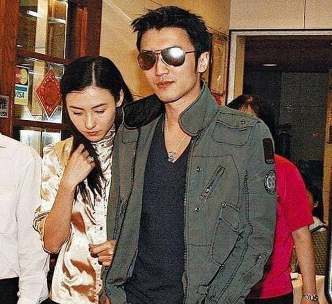 Tạ Đình Phong và Trương Bá Chi ly hôn đã lâu nhưng vẫn gây tò mò.