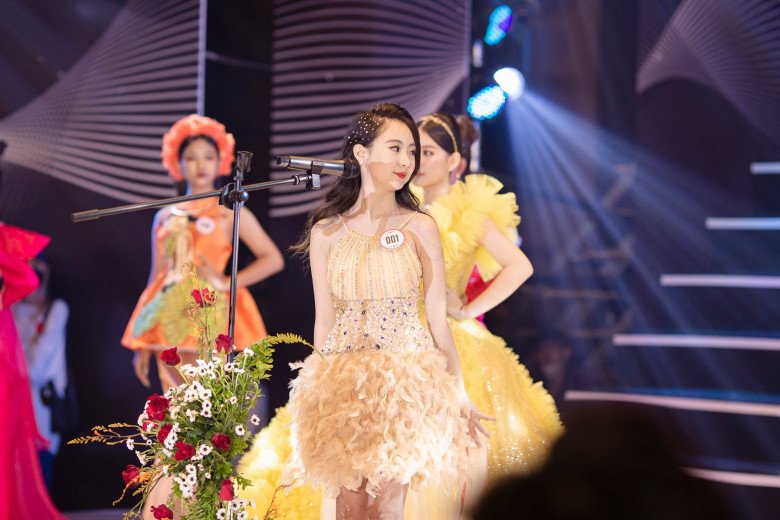 Bé gái Hà Nội đạt giải amp;#34;gương mặt đẹp nhất 2022amp;#34;, 13 tuổi được nhiều bạn trai cảm mến - 4