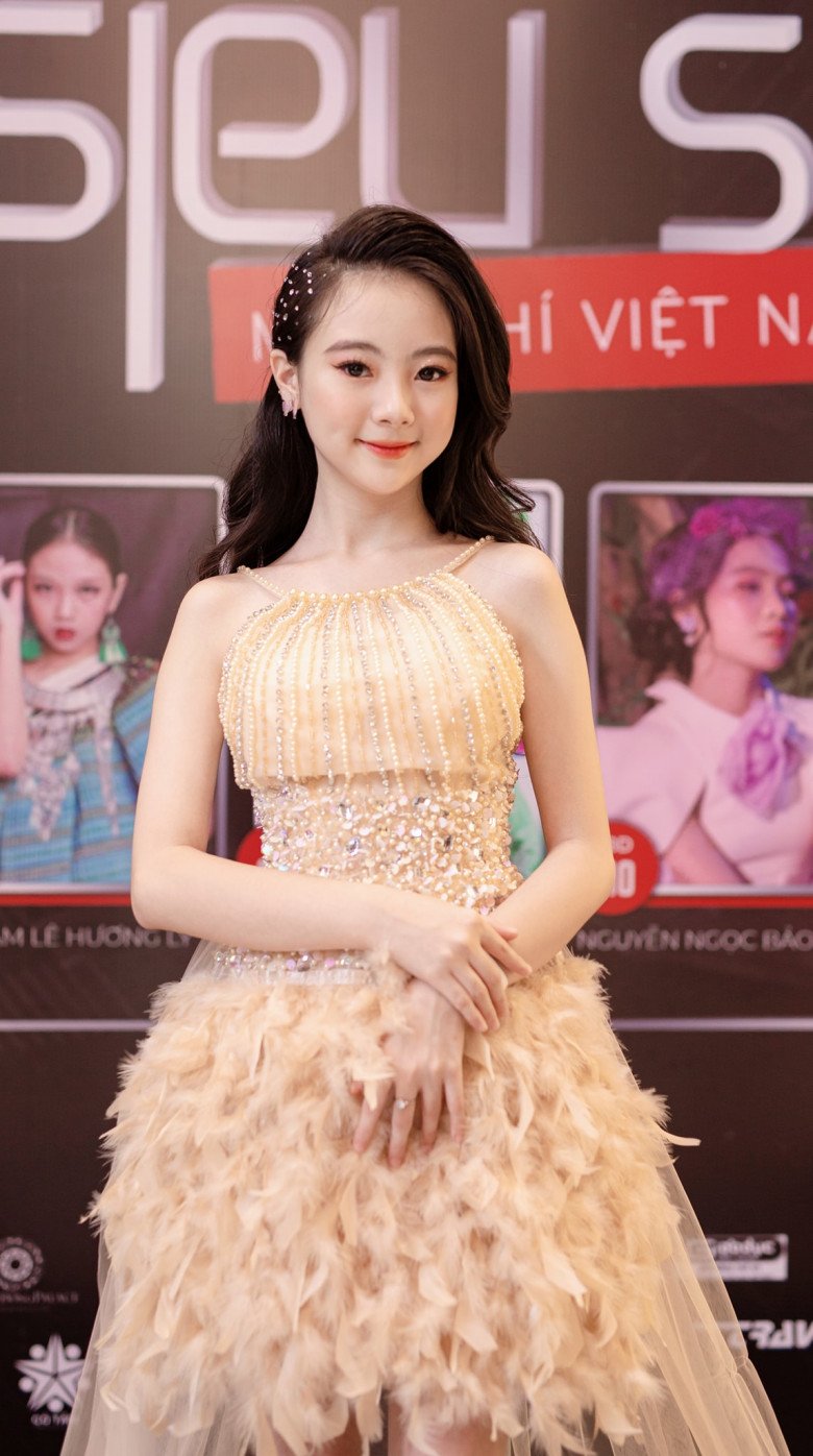 Bé gái Hà Nội đạt giải amp;#34;gương mặt đẹp nhất 2022amp;#34;, 13 tuổi được nhiều bạn trai theo đuổi - 1