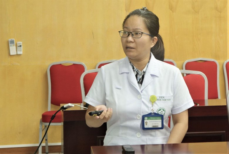 Bác sĩ Ngọc chia sẻ về ca bệnh cô gái trẻ nghiện chất trong một hội thảo gần đây. 