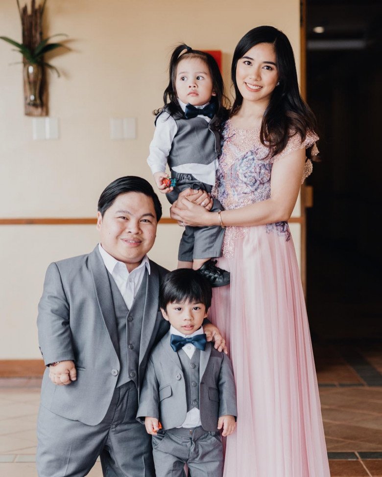 Mỹ nhân đẹp nhất nhì Philippines lấy chồng thấp bé kém sắc, nhìn 2 con mà rơi nước mắt - 1