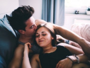 Bà bầu - Mẹ bầu làm chuyện "chăn gối", liệu em bé trong bụng có biết không?