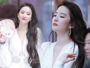 Làm đẹp - Từng bị bóc mẽ Cô Cô "2 cằm", Lưu Diệc Phi nay khoe sắc làm náo loạn đường phố