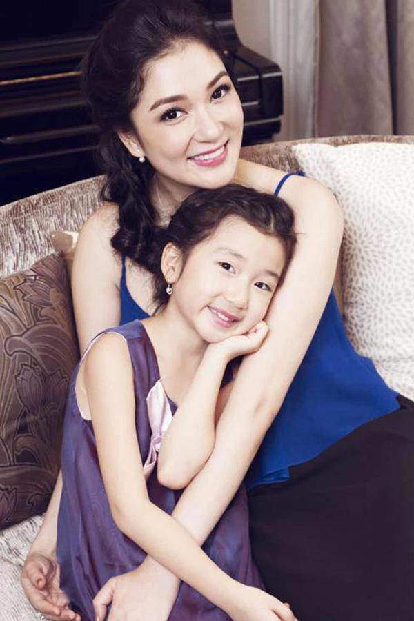 Xưa bụ bẫm, đáng yêu, nay con gái Hoa hậu Nguyễn Thị Huyền 15 tuổi đã đẹp soán ngôi mẹ - 1