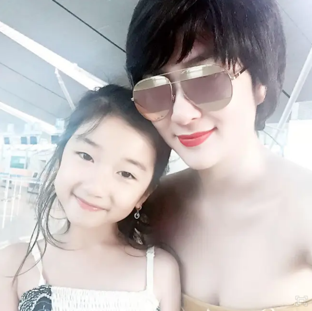Xưa bụ bẫm, đáng yêu, nay con gái Hoa hậu Nguyễn Thị Huyền 15 tuổi đã đẹp soán ngôi mẹ - 8