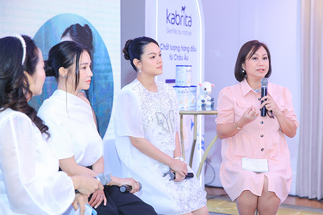 TS. BS Đào Thị Yến Phi, Chuyên khoa Dinh dưỡng chia sẻ về những lợi ích của sữa dê cho bé  để có hệ tiêu hoá khoẻ. Buổi toạ đàm có mặt các khách mời: ca sĩ Phạm Quỳnh Anh, diễn viên người mẫu Salim, MC Ốc Thanh Vân.