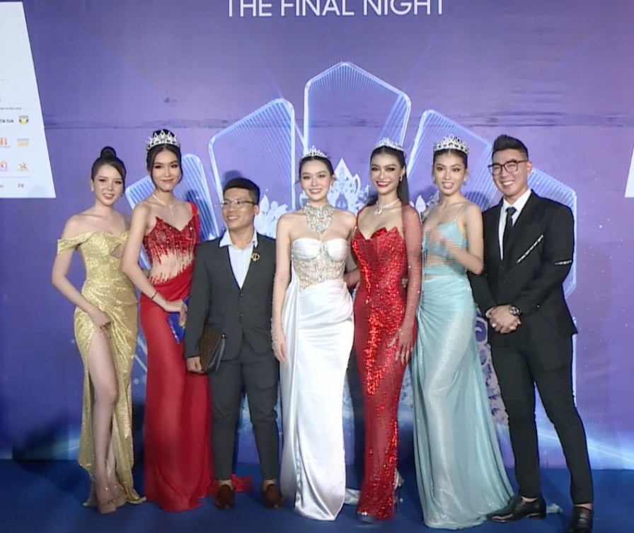 Thảm đỏ Miss World Vietnam 2022: Thuỳ Tiên đội vương miện 12 tỷ, Song Hye Kyo bản Việt đẹp nín thở - 9