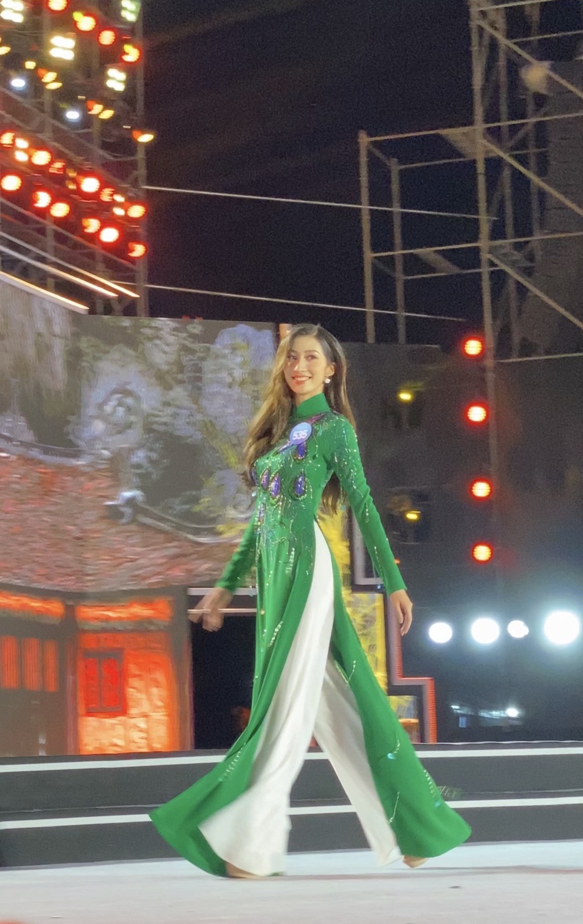 Trực tiếp chung kết Miss World Vietnam 2022: Tân Hoa hậu chính thức thuộc về Huỳnh Nguyễn Mai Phương - 33