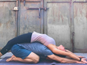 Sức khỏe - Vì sao luyện yoga giúp cả nam lẫn nữ tăng ham muốn? 3 thế yoga cải thiện chuyện yêu