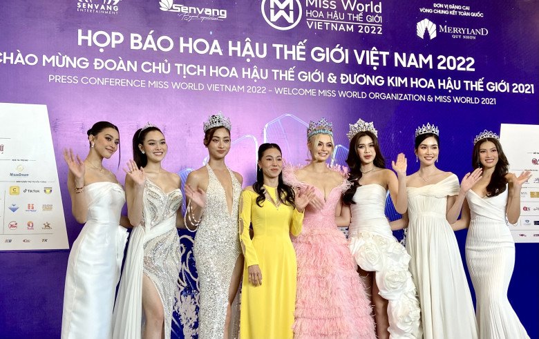 Xuất hiện mỹ nhân amp;#34;tóc vàng hoeamp;#34; diện phong cách No Bra tới họp báo Miss World Vietnam - 6