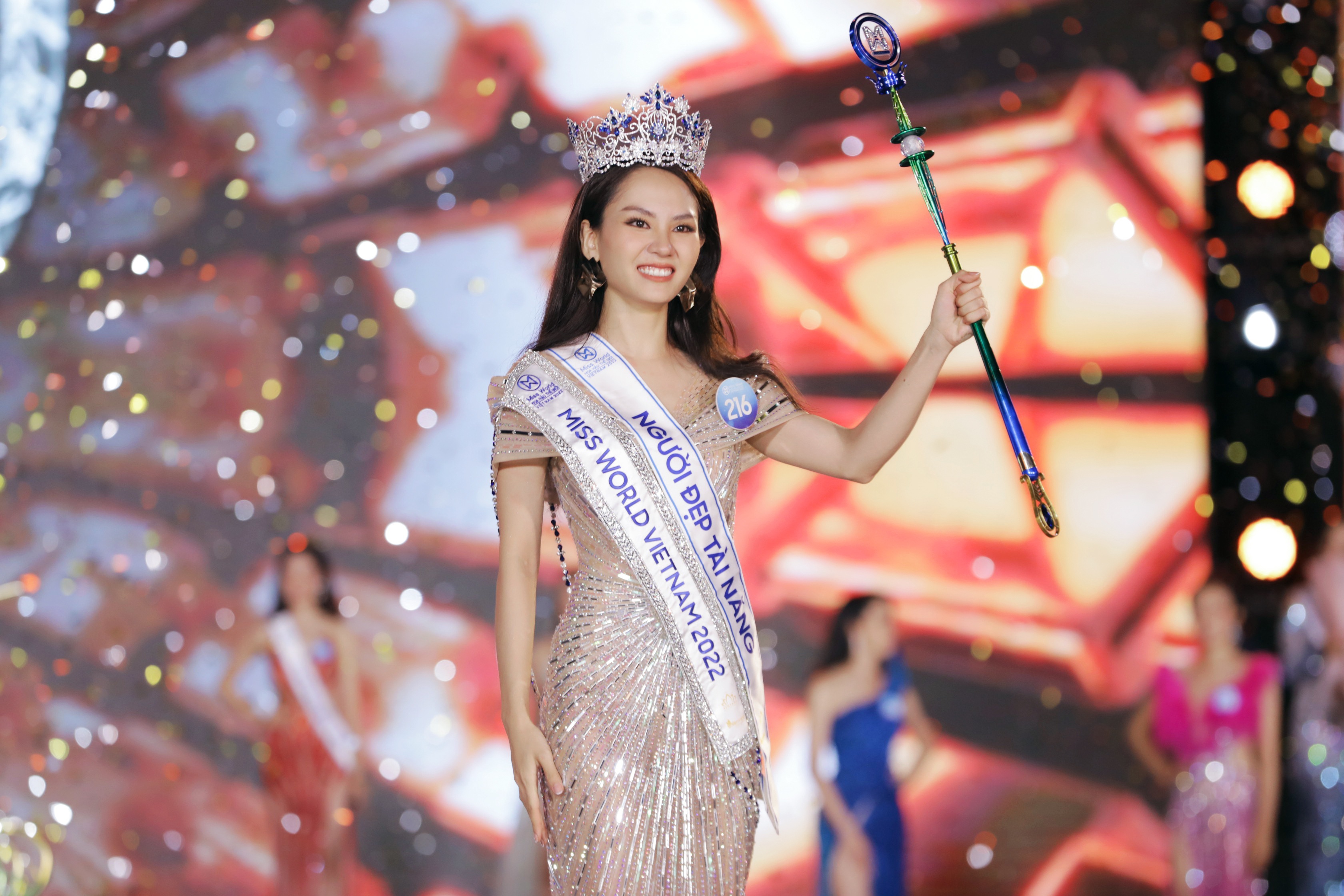 Trực tiếp chung kết Miss World Vietnam 2022: Tân Hoa hậu chính thức thuộc về Huỳnh Nguyễn Mai Phương - 3