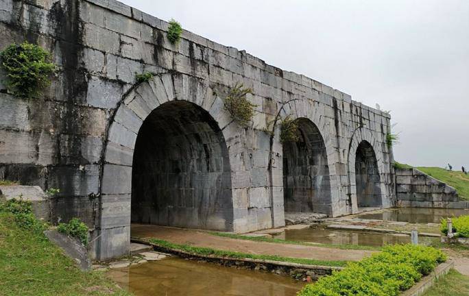 Thành nhà Hồ (còn gọi là thành Tây Đô) ở xã Vĩnh Long và Vĩnh Tiến, huyện Vĩnh Lộc, tỉnh Thanh Hóa, là một trong những công trình kiến trúc bằng đá độc đáo bậc nhất của Việt Nam và thế giới - Ảnh Tuấn Minhimg src/upload/3-2022/images/2022-08-14/1660486589-9fa9eb7028ec677b8af4eba28678b4e0.jpg width660 /