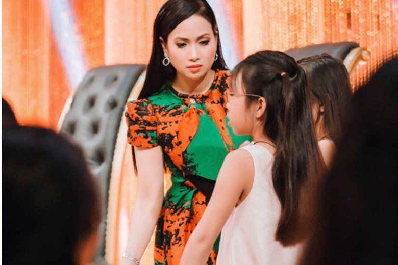 Nữ tỷ phú người Việt giàu nhất thế giới giấu kín mặt con, cứ xuất hiện là làm từ thiện - 7