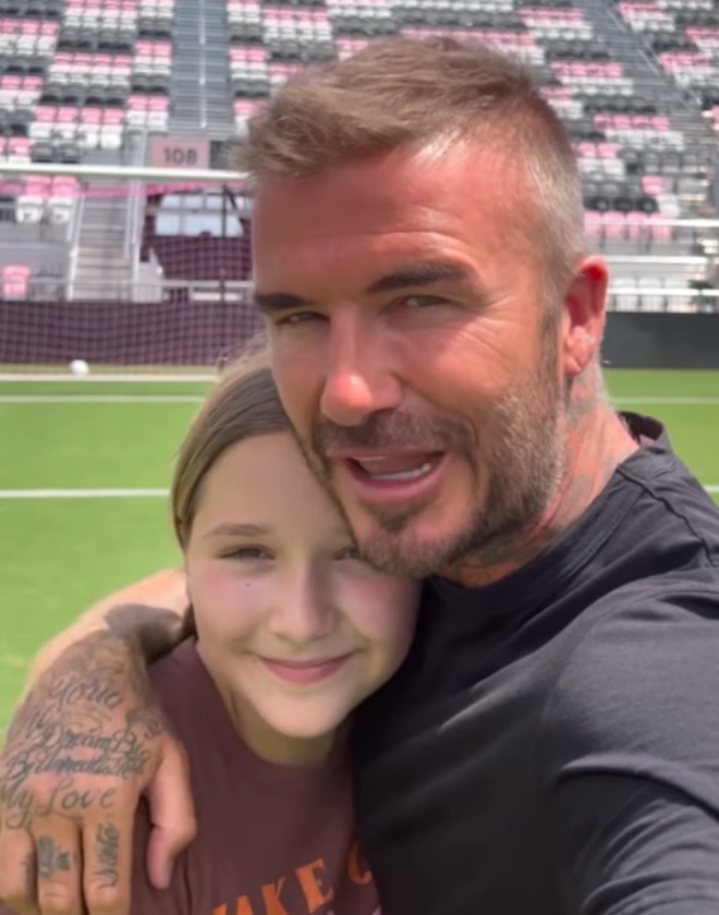 Beckham luôn chiều theo sở thích của Harper kể cả để cho cô bé thoải mái lái mô tô.
