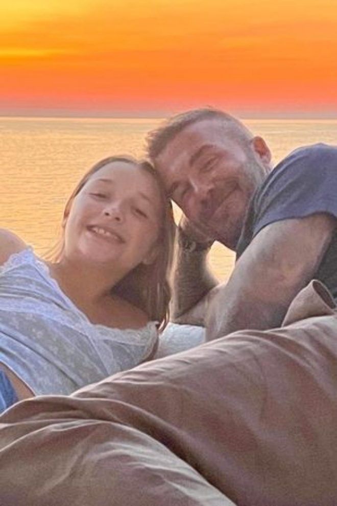 Vợ chồng Beckham đưa Harper đi chơi biển.