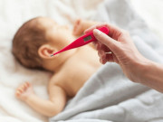 Trẻ bị sốt co giật có dấu hiệu như thế nào?