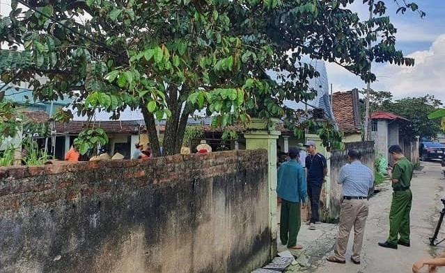 Lực lượng chức năng tại hiện trường xảy ra sự việc. Ảnh: VietNamnet