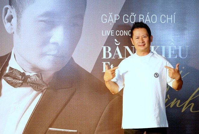 Bằng Kiều trẻ trung xuất hiện tại buổi họp báo giới thiệu live concert duy nhất của mình trong năm 2022 ở Hà Nội.  