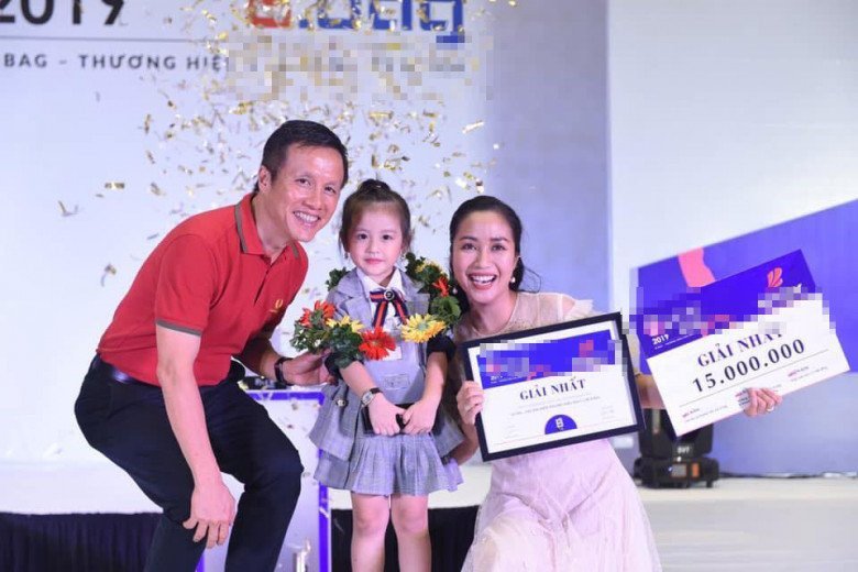 Con gái bà mẹ đơn thân bán ốc ở Nha Trang đoạt Miss gương mặt đẹp, giờ chạy show lên đồ sành điệu - 1