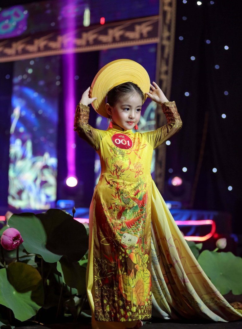 Con gái bà mẹ đơn thân bán ốc ở Nha Trang đoạt Miss gương mặt đẹp, giờ chạy show lên đồ sành điệu - 3