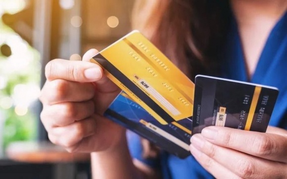 Vợ lấy thẻ ATM của chồng có phải là hành vi bạo lực gia đình?