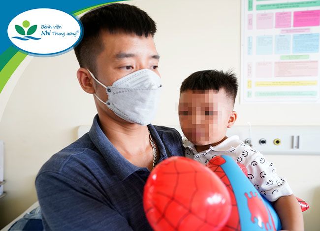 Cháu Đ. đã được xuất viện và trở về nhà để người thân chăm sóc.