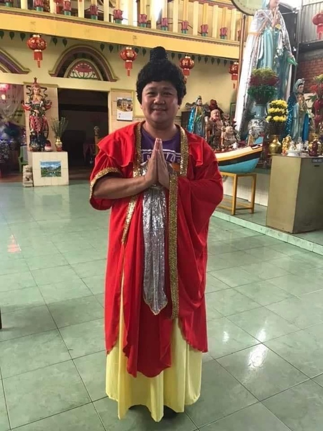 Dù trưởng đoàn Bông Sen Sài Gòn đã lên tiếng phủ nhận, nhưng Minh Béo vẫn liên tục bị ném đá.