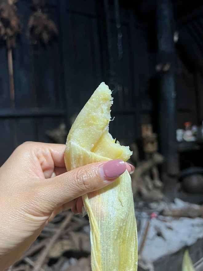 Hoa hậu dân dã nhất Việt Nam lấm lem đi bẻ ngô về làm món bánh lạ - 6