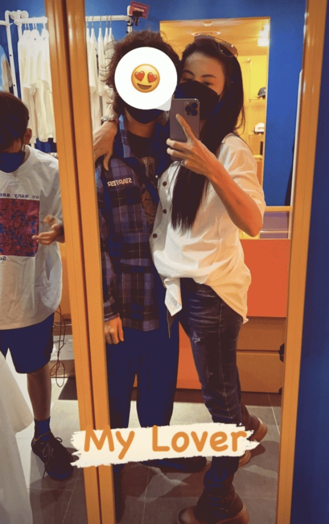 Trương Bá Chi khoe ảnh đi mua sắm cùng các con.