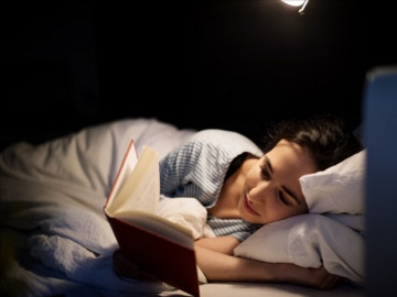 Thói quen khi lên giường dễ gây mất ngủ, gặp ác mộng