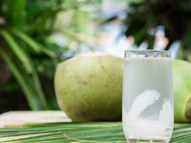 5 lợi ích tuyệt vời của nước dừa tươi